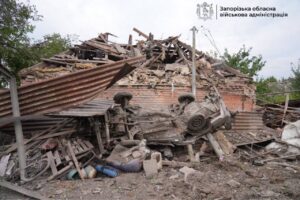 Взрывы в Запорожье: россияне нанесли авиаудар по частному сектору, — ФОТО, ВИДЕО