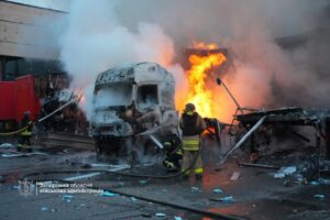 Пошкоджено будівлю та склад внаслідок російського удару по Запоріжжю, — ФОТО
