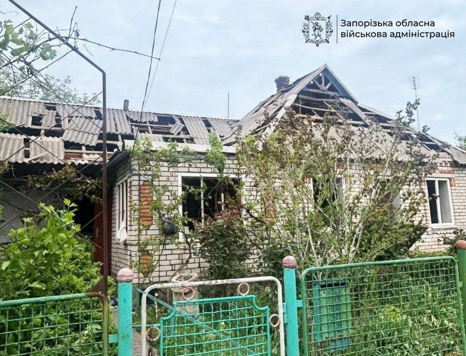 Одна людина загинула та 12 поранено: під ворожими обстрілами були 50 міст та сіл Запорізької області
