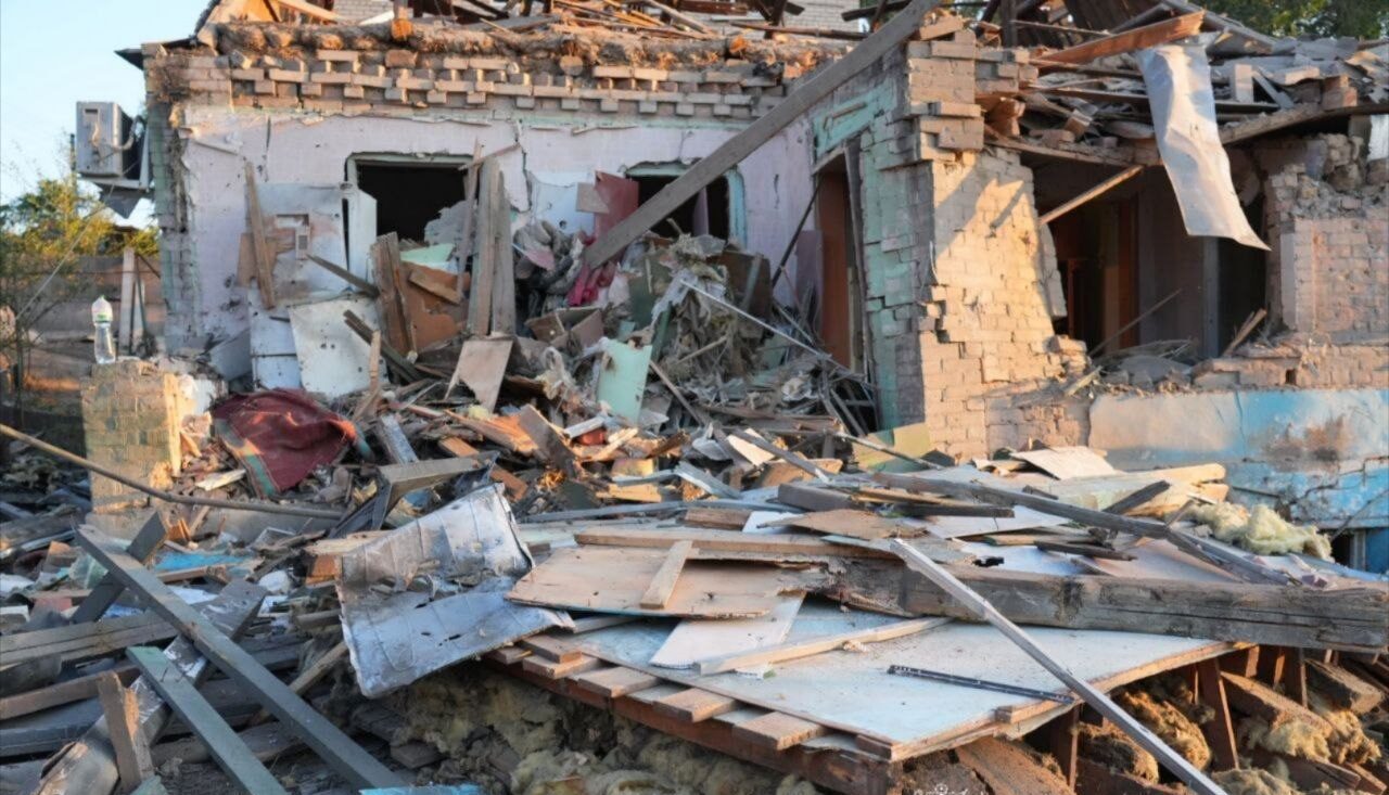 Під ранок ворог атакував Запоріжжя дроном та КАБами: загинув чоловік, є поранені, — ФОТО, ВІДЕО