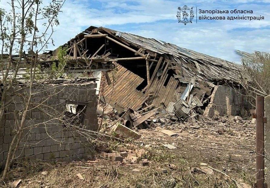 Чотири людини поранено: росіяни завдали 996 ударів по Запорізькій області за добу