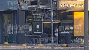Вранці окупанти поцілили по супермаркету у Південному мікрорайоні Запоріжжя, — ФОТО