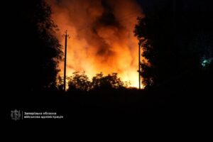 Вночі ворог вдарив по Запоріжжю: сталася масштабна пожежа