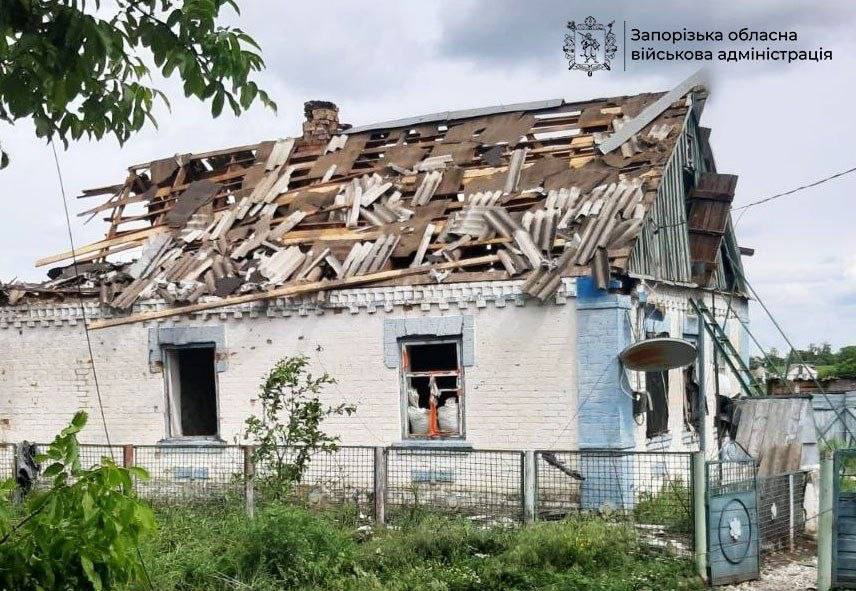 Шість людей поранено: ворог завдав 842 удари по Запорізькій області