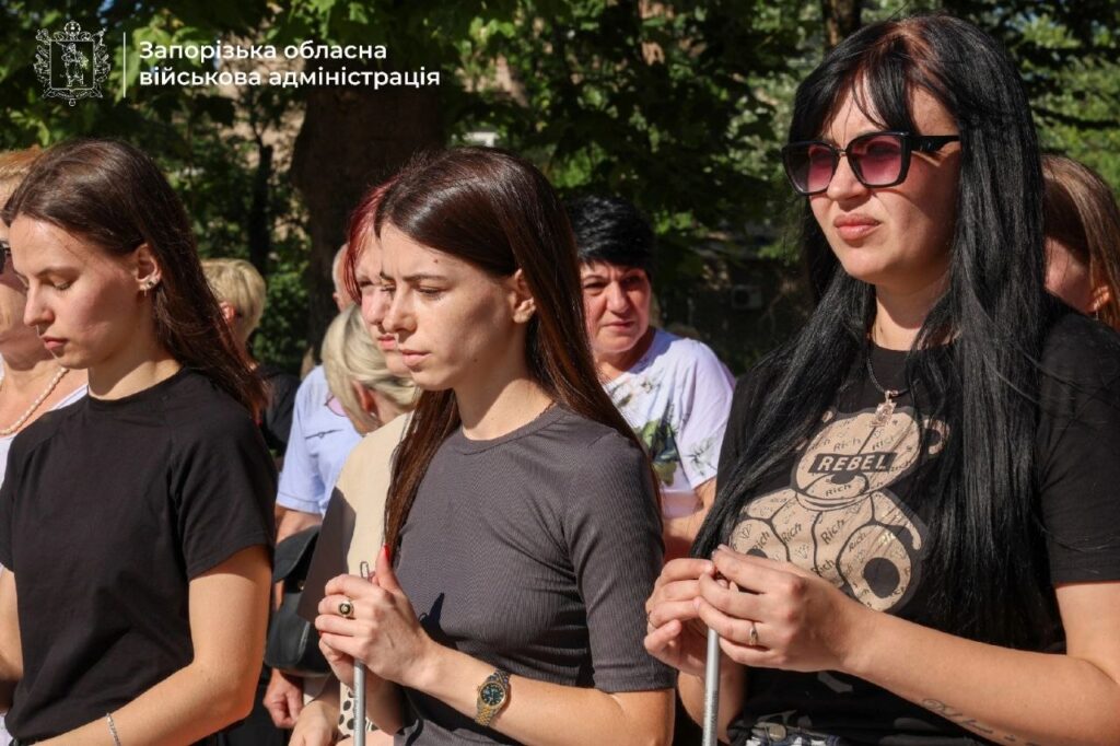 На гілках повісили 51 «дзвоник»: у Запоріжжі вшанували полеглих захисників
