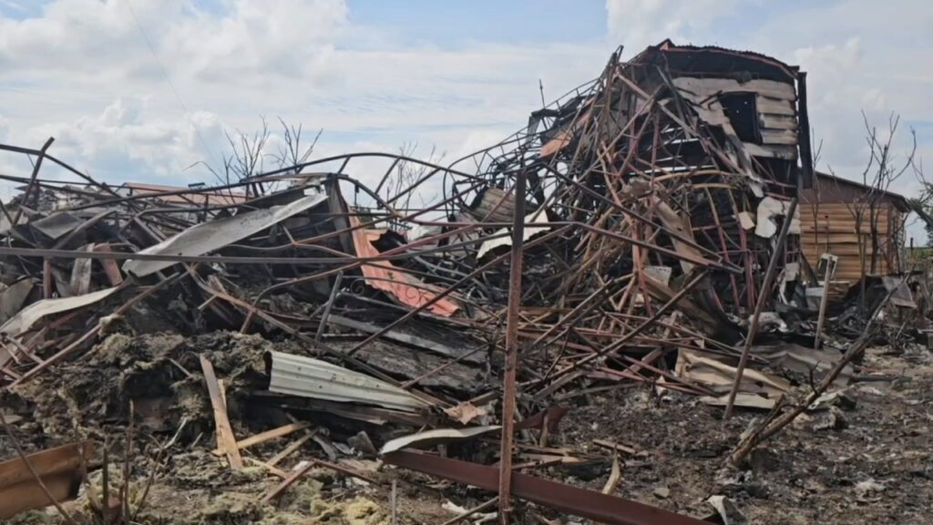 Наслідки удару по базі відпочинку «Алеон» в окупованій Кирилівці.