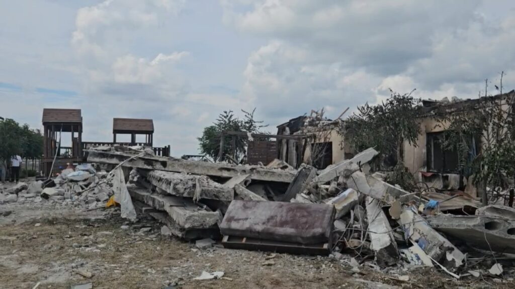 Наслідки удару по базі відпочинку «Алеон» в окупованій Кирилівці.