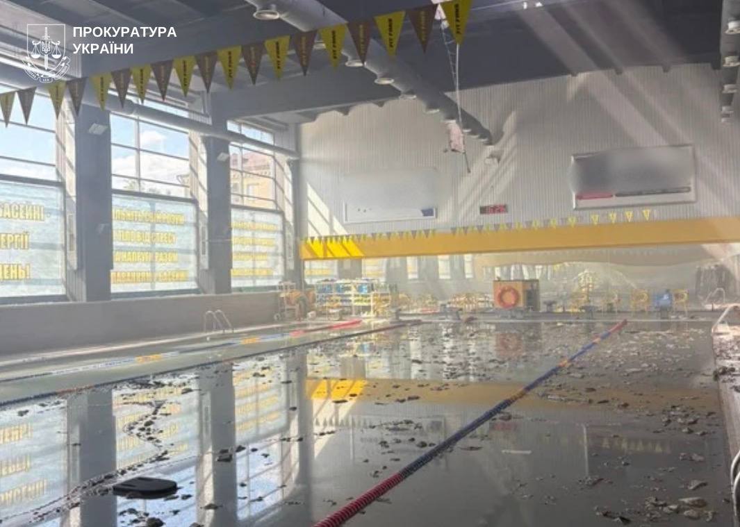 Пошкоджено будинки, спорткомплекс та склад: правоохоронці розслідують російський удар по Запоріжжю 2 липня як воєнний злочин