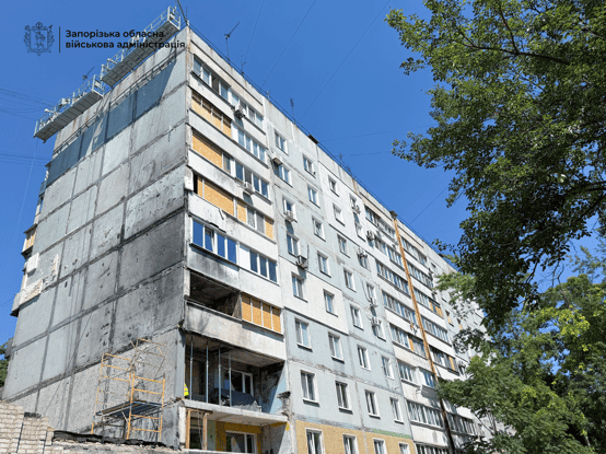 Виконали 39% робіт: у Запоріжжі продовжують відновлення будинку на вулиці Дмитра Вишневецького, який постраждав через удар РФ, — ФОТО, ВІДЕО