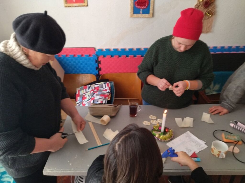 Учасниць навчали складати бізнес-плани, подаватися на гранти, розвивати власну справу та опановувати нові професії.