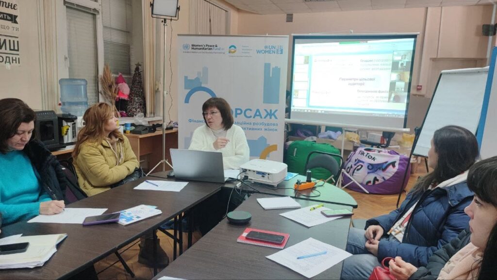 У межах «ФОРСАЖ» жінок навчали формувати унікальні бізнес-ідеї, розробляти бізнеси-плани, робити розрахунки спроможності ідеї, писати грантові заявки. 