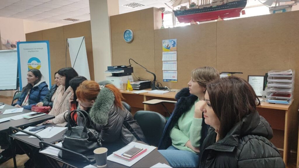 У межах «ФОРСАЖ» жінок навчали формувати унікальні бізнес-ідеї, розробляти бізнеси-плани, робити розрахунки спроможності ідеї, писати грантові заявки. 
