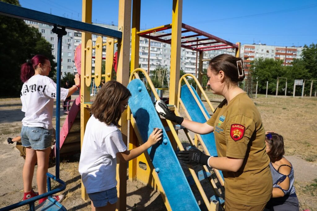 Учасники «Байди» реалізують соціальні проєкти, спрямовані на підтримку мешканців і розвиток міського простору Запоріжжя.