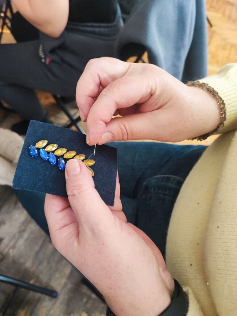 У Запоріжжі жінки ветеранської спільноти відвідують психологічні заняття, творчі майстер-класи та групи підтримки.