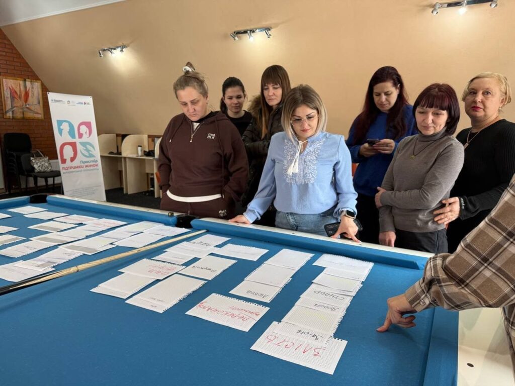 Для надання психологічної підтримки використовують різні формати – фототерапію, іпотерпію, арттерапію, тілесні практики та вправи для дрібної моторики. 