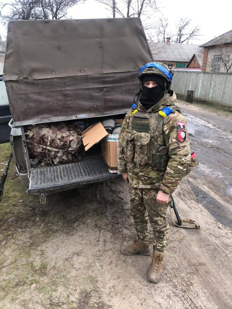 Веселівська громада допомагає військовим 