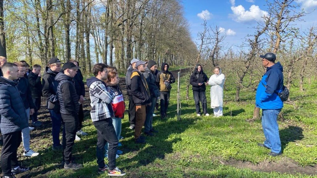 На базі Іллінецького аграрного фахового коледжу студенти Таврійського державного агротехнологічного університету імені Дмитра Моторного
поєднують онлайн-навчання з очними заняттями. 