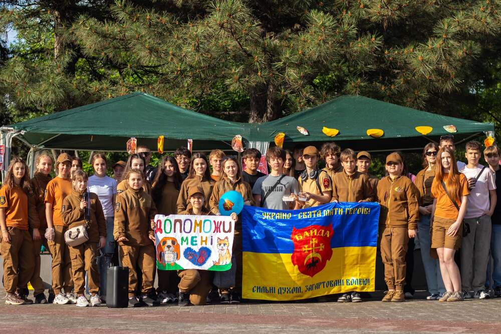 Учасники руху "Байда" провели благодійний ярмарок на підтримку притулку для тварин та зібрали кошти на придбання корму