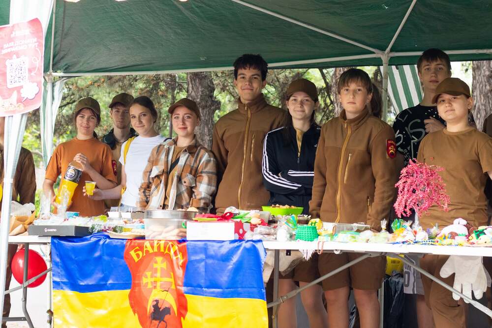 Учасники руху "Байда" провели благодійний ярмарок на підтримку притулку для тварин та зібрали кошти на придбання корму
