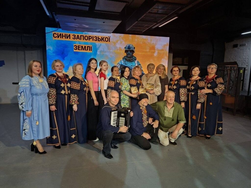 Вокальний ансамбль «Оберіг», який об'єднав переселенців із тимчасово окупованої частини Запорізької області