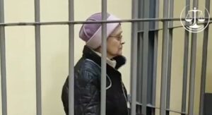 70-летняя жительница Токмака, которую оккупанты осудили за донаты ВСУ, во время вынесения приговора в Москве пела украинскую песню