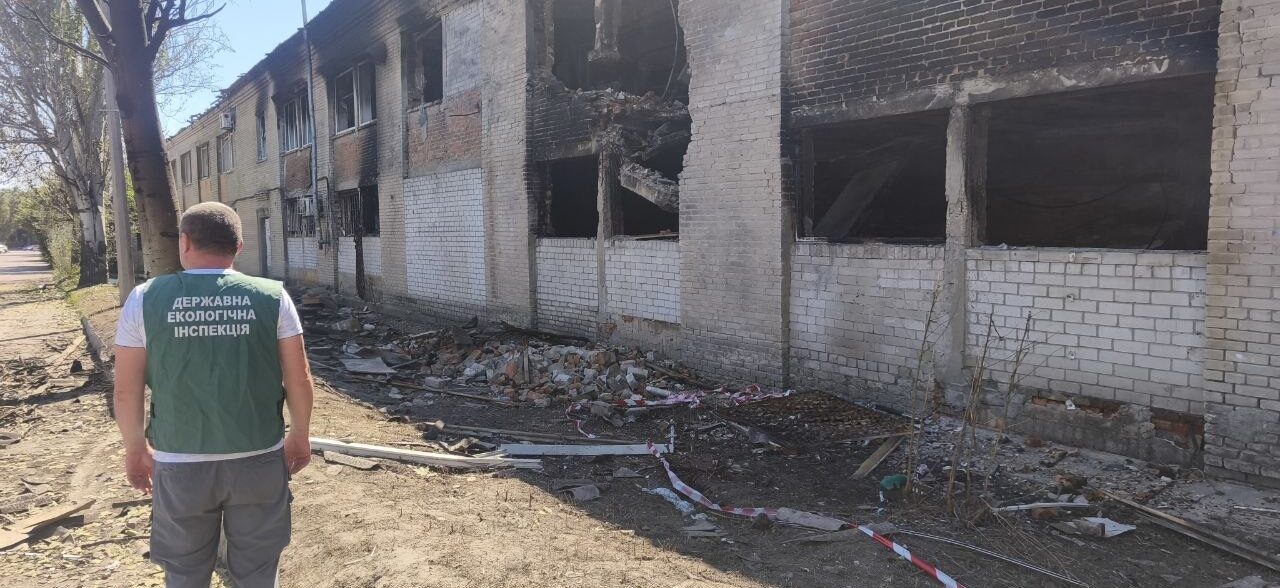 Две поврежденных локации: экологи показали последствия ночных ударов по Космическому району Запорожья 31 июля, — ФОТО