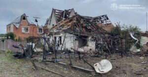 Росіяни вбили двох та поранили ще 11 людей внаслідок ударів по 60 населених пунктах Запорізької області