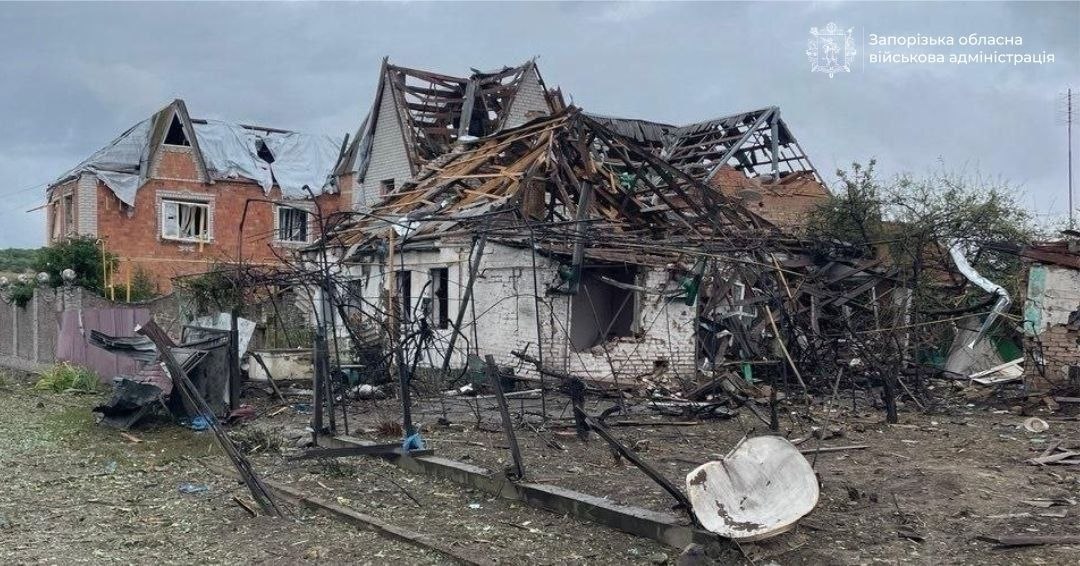 Россияне убили двоих и ранили еще 11 человек в результате ударов по 60 населенным пунктам Запорожской области