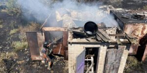 Ворог атакує Запоріжжя та область дронами різних типів: пошкоджені вантажівки та ферма, сталася пожежа на Хортиці, — ФОТО
