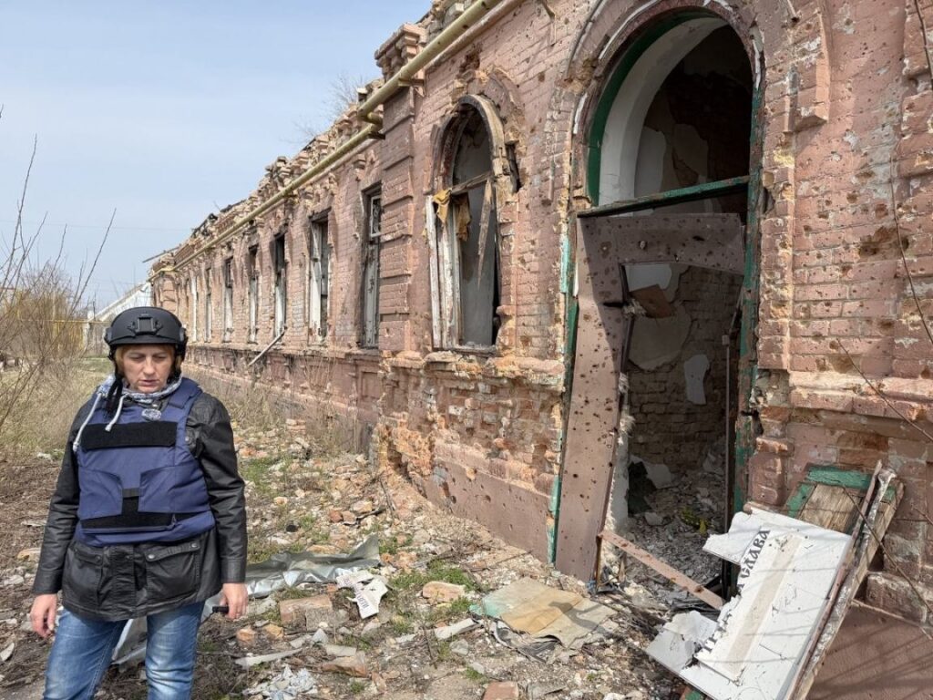Российские обстрелы разрушили здание редакции «Трудовой славы» в Орехове.