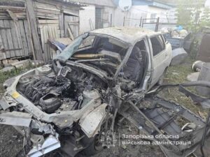 Повреждены машины и ранены люди: враг нанес новые удары по Запорожскому району