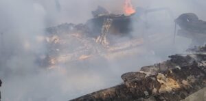 Из-за российских ударов по Запорожью и области 5 августа горели автомобили, дом и торговый павильон, — ФОТО