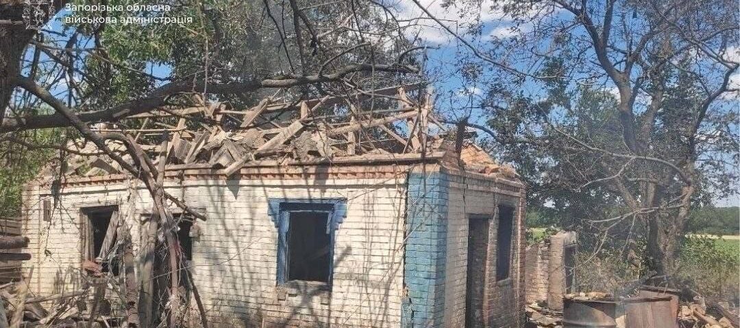 Є загиблий та поранені: ворог обстріляв 47 запорізьких міст та сіл за добу, надійшло 35 повідомлень про пошкодження