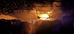 Палали гаражі, склади та машини: у неділю удари російських військ по Запорізькій області спричинили сім пожеж, — ФОТО