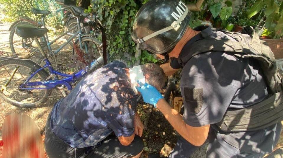 Російські війська скерували безпілотник по селищу під Запоріжжям: постраждали троє людей