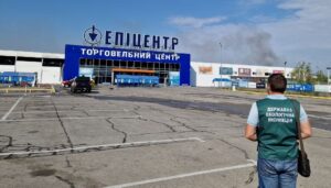Российский удар по «Эпицентру» в Хортицком районе Запорожья: экологи рассказали о последствиях для окружающей среды (ФОТО)