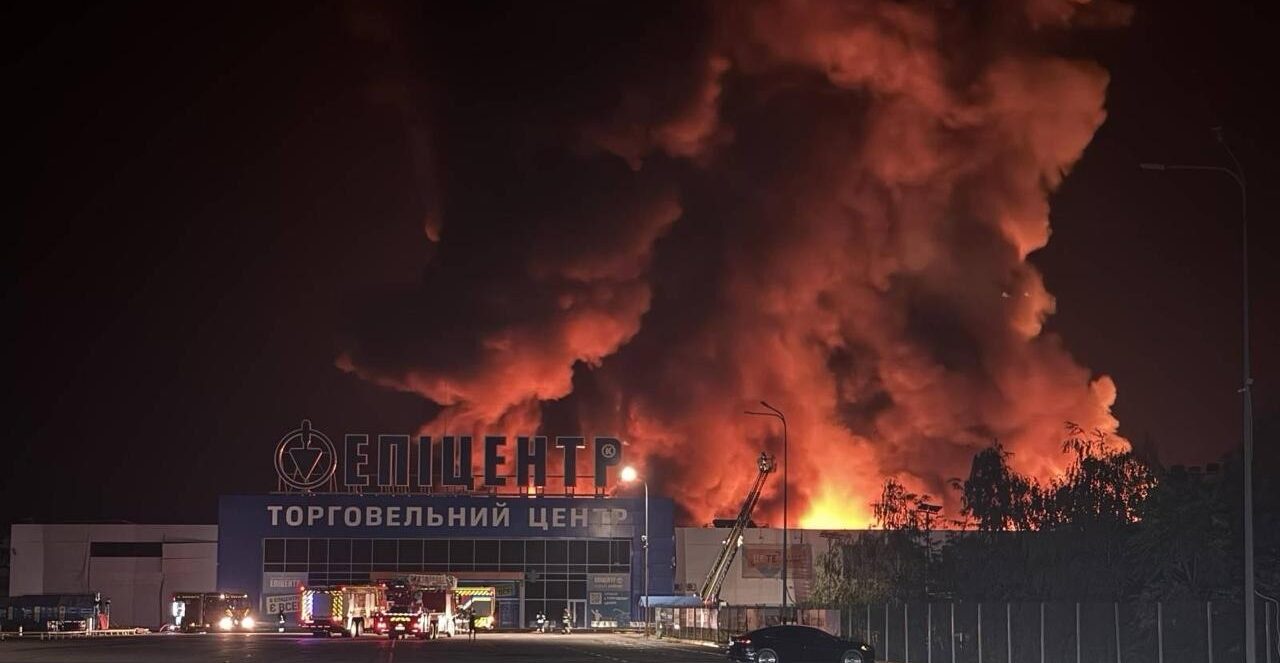 Ворог 11 серпня вдарив по Запорізькій області понад тисячу разів: загинула людина, відомо про дев'ятьох поранених, — ФОТО