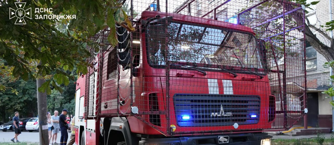 У Запоріжжі під час пожежі в п'ятиповерхівці загинули двоє людей, — ФОТО