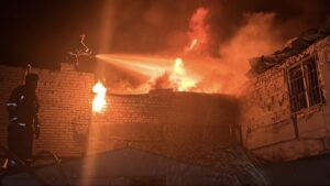 Пожежі через російські удари: у Запоріжжі та області палали будинки, автівки та гаражі, — ФОТО