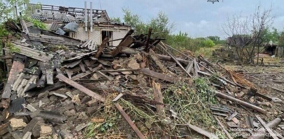 Поранені дві людини: окупанти у четвер обстріляли 52 населені пункти Запорізької області, надійшло 58 повідомлень про пошкодження