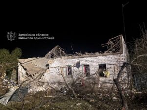 Убиты два человека и повреждены дома: враг нанес удары по Запорожью