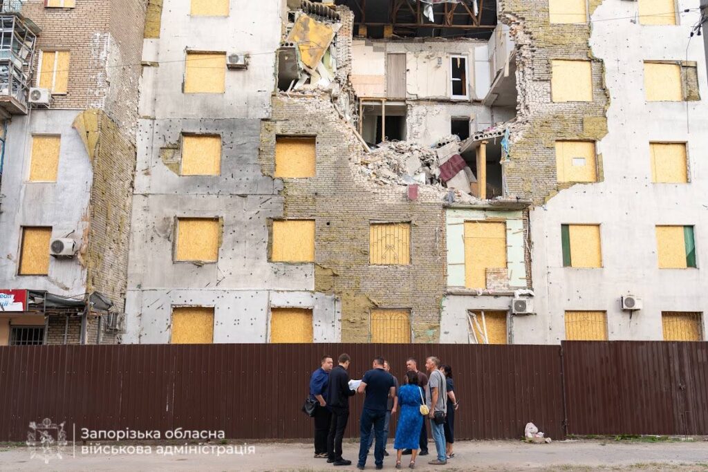 У Запоріжжі відбудують п’ятиповерхівку, зруйновану російським КАБом минулого місяця
