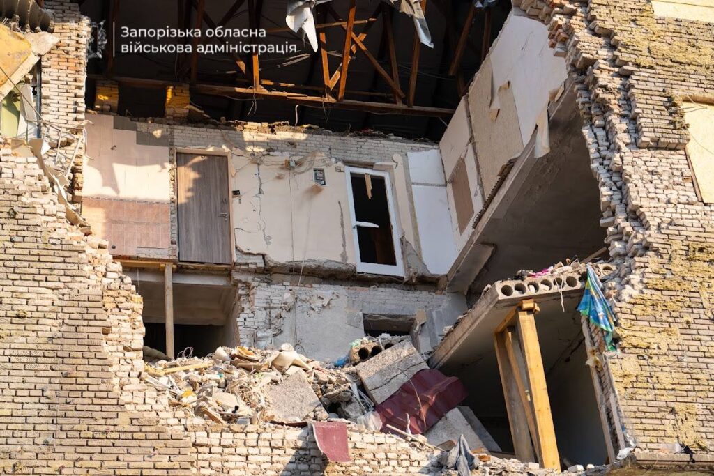 У Запоріжжі відбудують п’ятиповерхівку, зруйновану російським КАБом минулого місяця