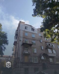 З вечора ворог атакує Запоріжжя: поранено людей, пошкоджено багатоповерхівку та маршрутки