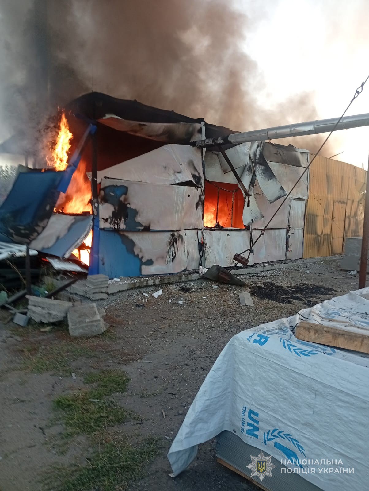 Неможливо надати оперативно допомогу – ворог б'є по спецтранспорту: росіяни поцілили по територією навчального закладу в Запорізький район, — ФОТО