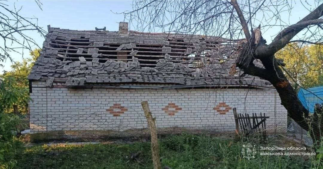 Пострадавшие жители и 47 сообщений о повреждениях: войска РФ ударили по 38 городам и селам Запорожской области за сутки