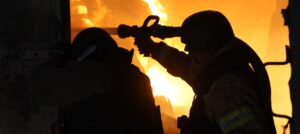 Российские войска вечером и ночью били по Запорожью: горели авто и здание предприятия, — ФОТО, ВИДЕО