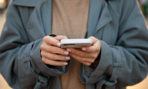 Сколько реально экономит смартфон бу и как не купить проблему