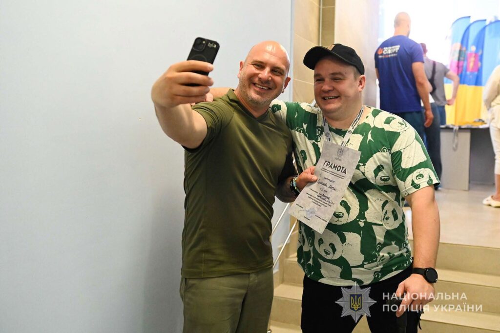 Ветеран Олег Булгаков бере участь у змаганнях із плавання.