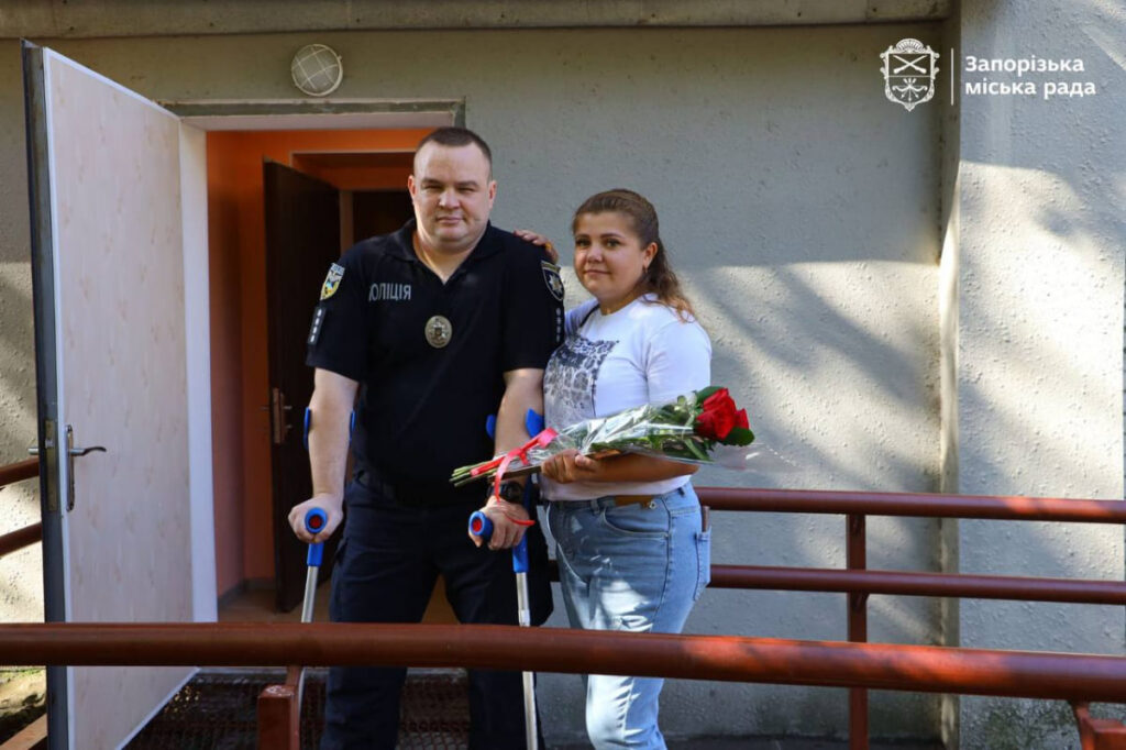 Поліцейський-ветеран Олег Булгаков отримав у Запоріжжі житло, яке для його родини облаштувала Запорізька міська рада.